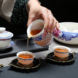 青花玲瓏，茶香滿室 推薦一套值得擁有的青花瓷蜂窩玲瓏茶具套裝